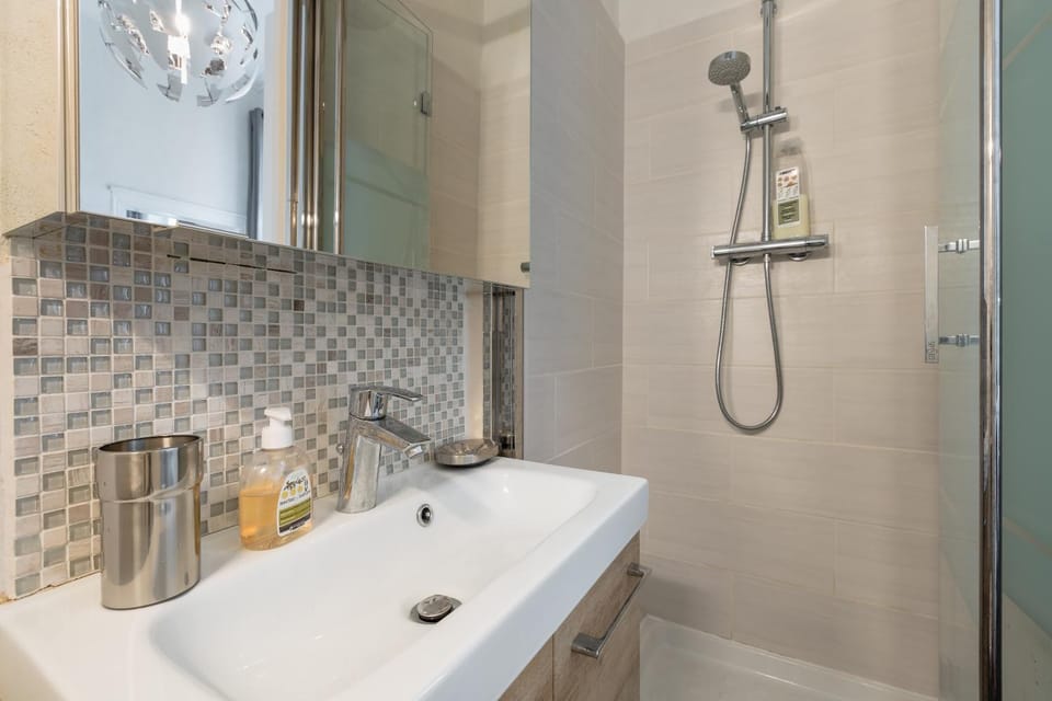 Shower, Bathroom, Bathroom