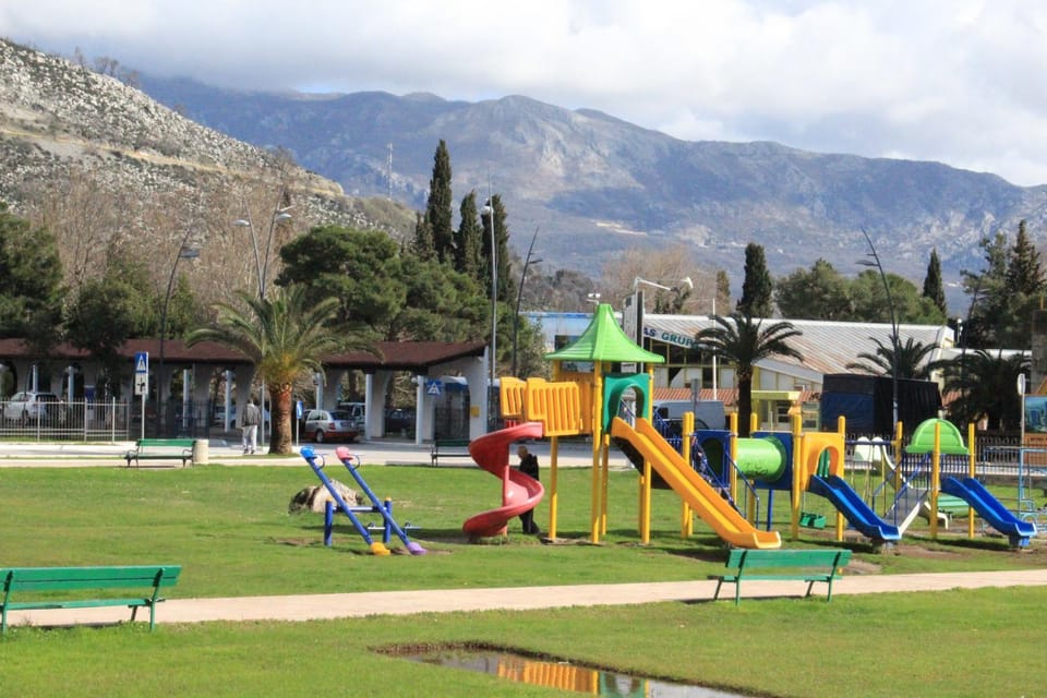 Children play ground, Area and facilities