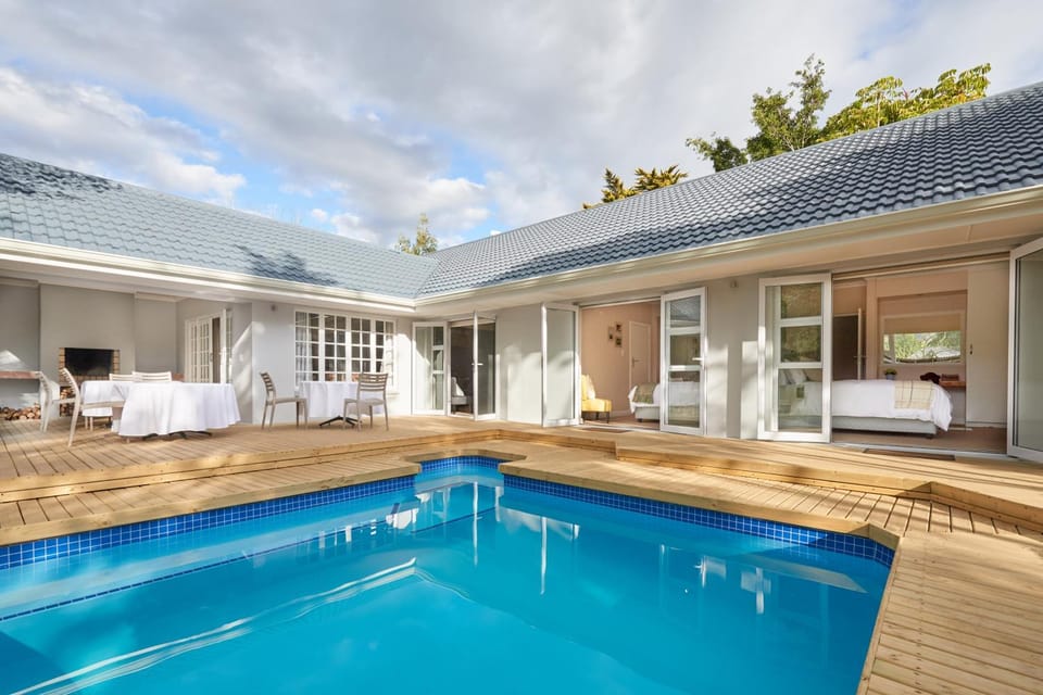 Property building, Garden, Balcony/Terrace, Garden view, Pool view, Swimming pool, Continental breakfast, English/Irish breakfast, Lunch, Dinner, Drinks, Non alcoholic drinks, group of guests, Family