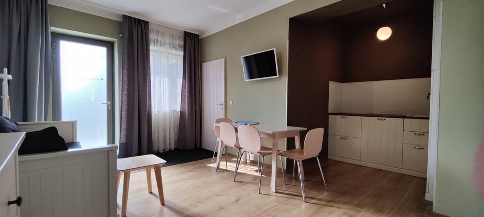 TV and multimedia, Kitchen or kitchenette, Dining area