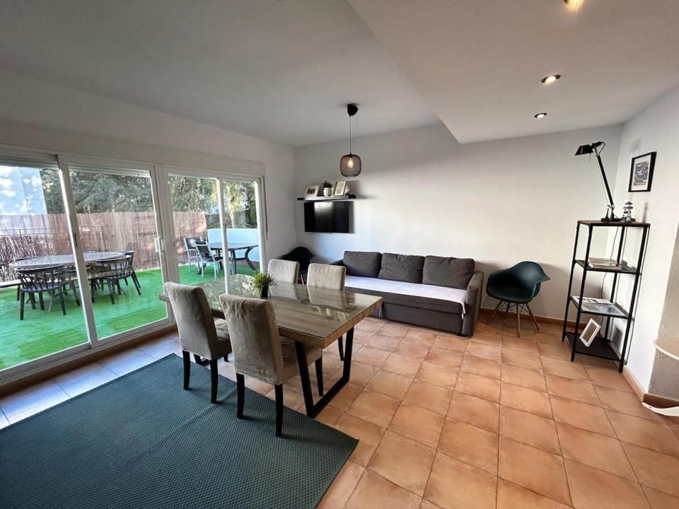 Living room, Photo of the whole room