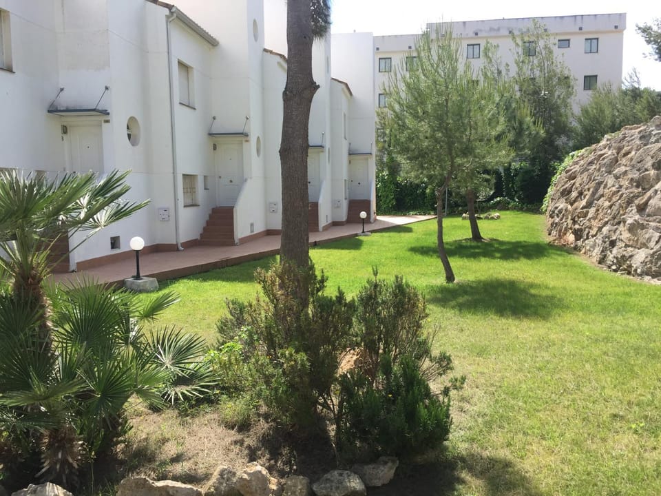 Facade/entrance, Garden