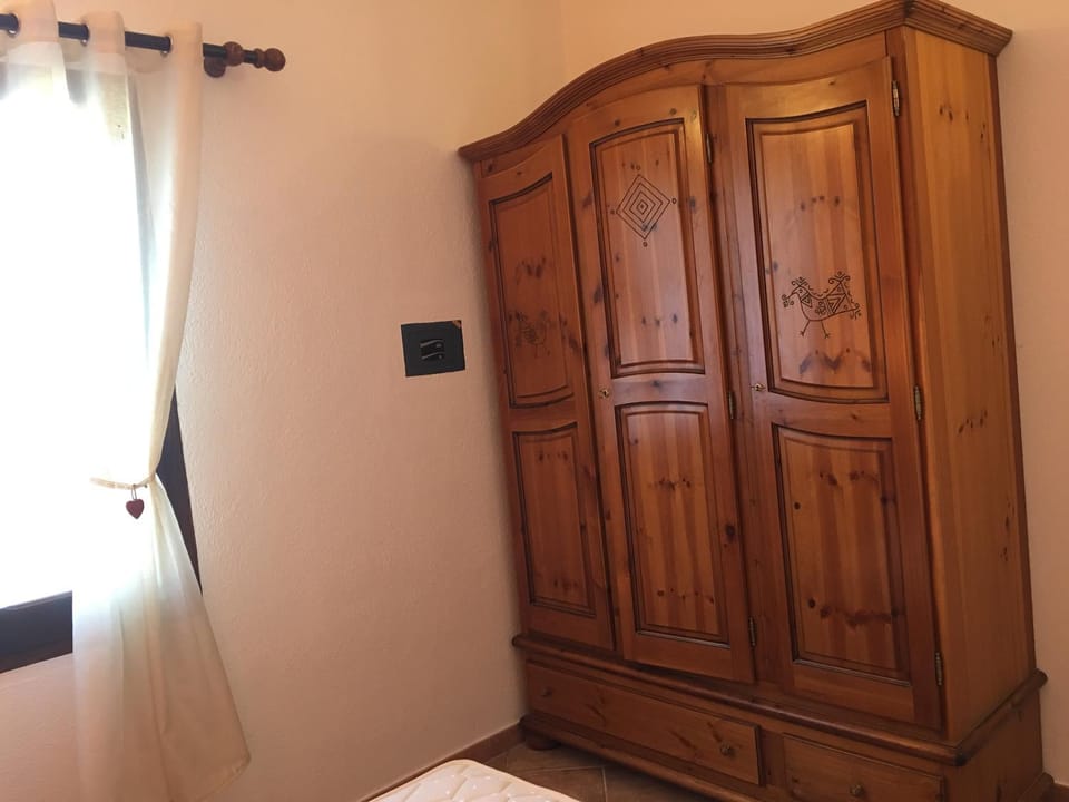 Bed, Decorative detail, Bedroom