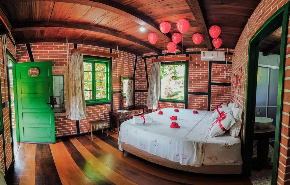Photo of the whole room, Bedroom, minibar