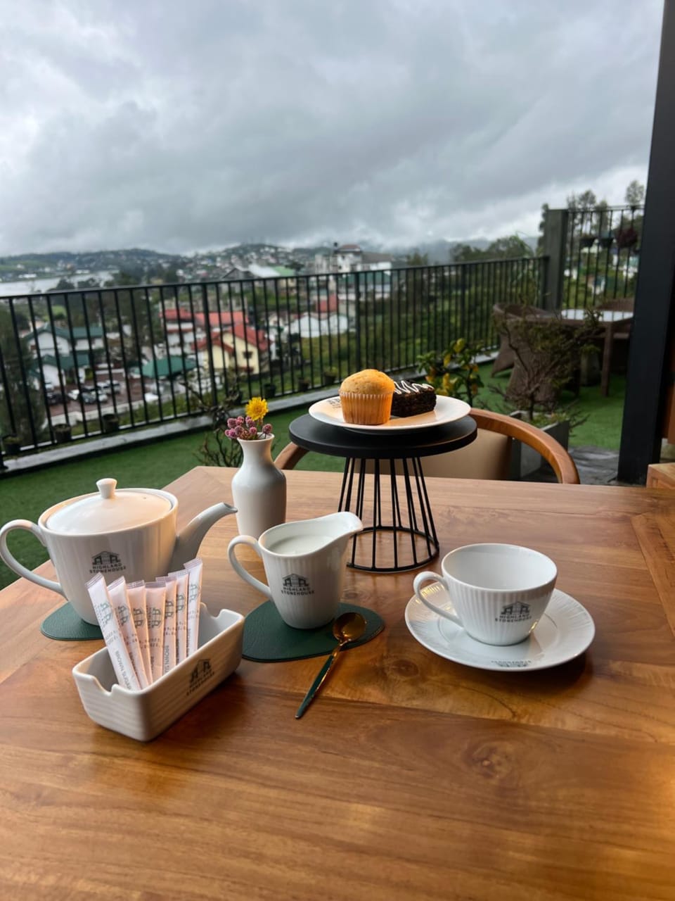 Property building, Restaurant/places to eat, View (from property/room), Lake view