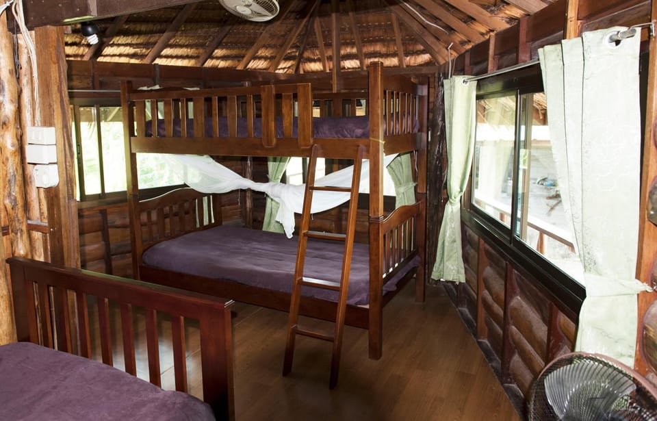 Bedroom, bunk bed