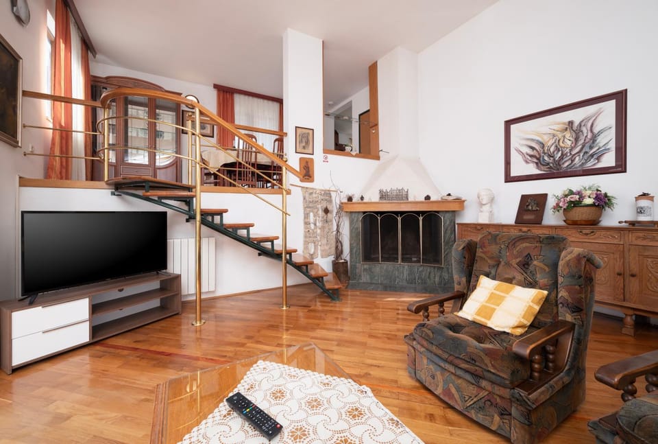 TV and multimedia, Living room, air conditioner