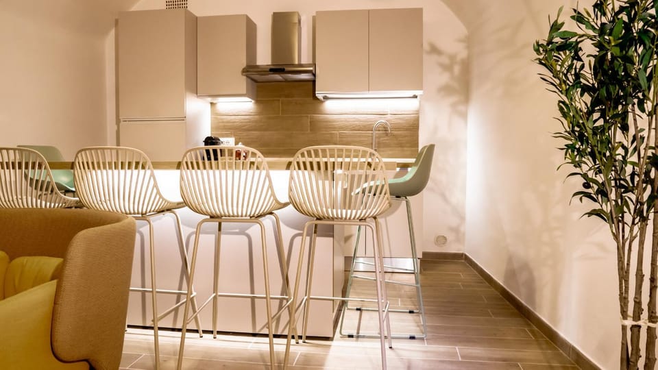 Kitchen or kitchenette, Living room, Seating area, Dining area