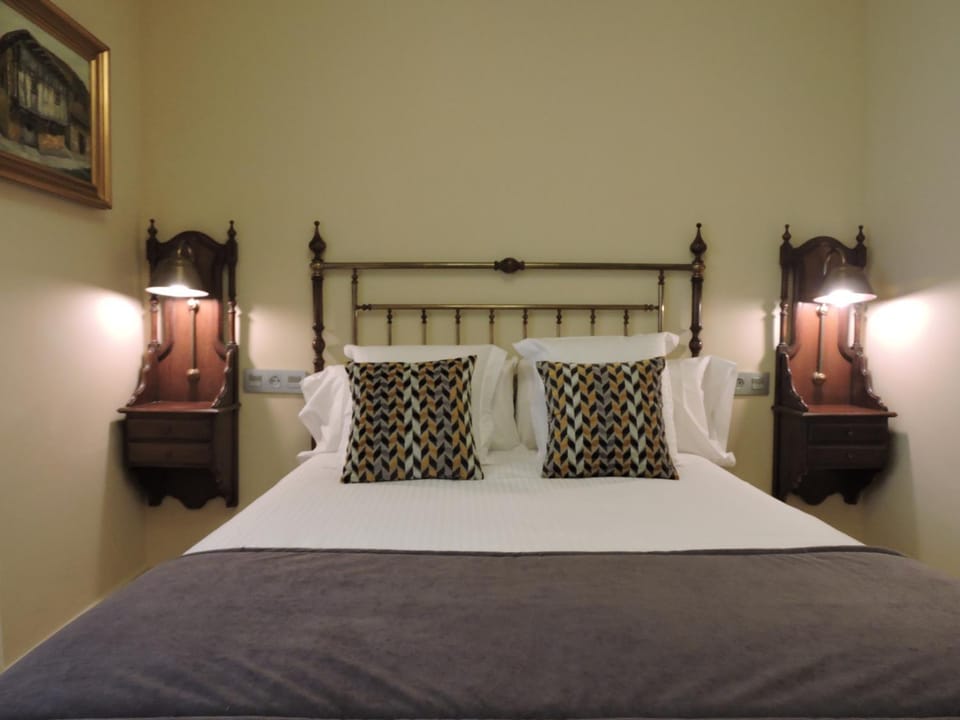 Bed, Natural landscape, Decorative detail, On site, Family, Family