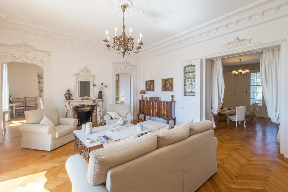Spring, Day, Library, Living room, Lounge or bar, On site