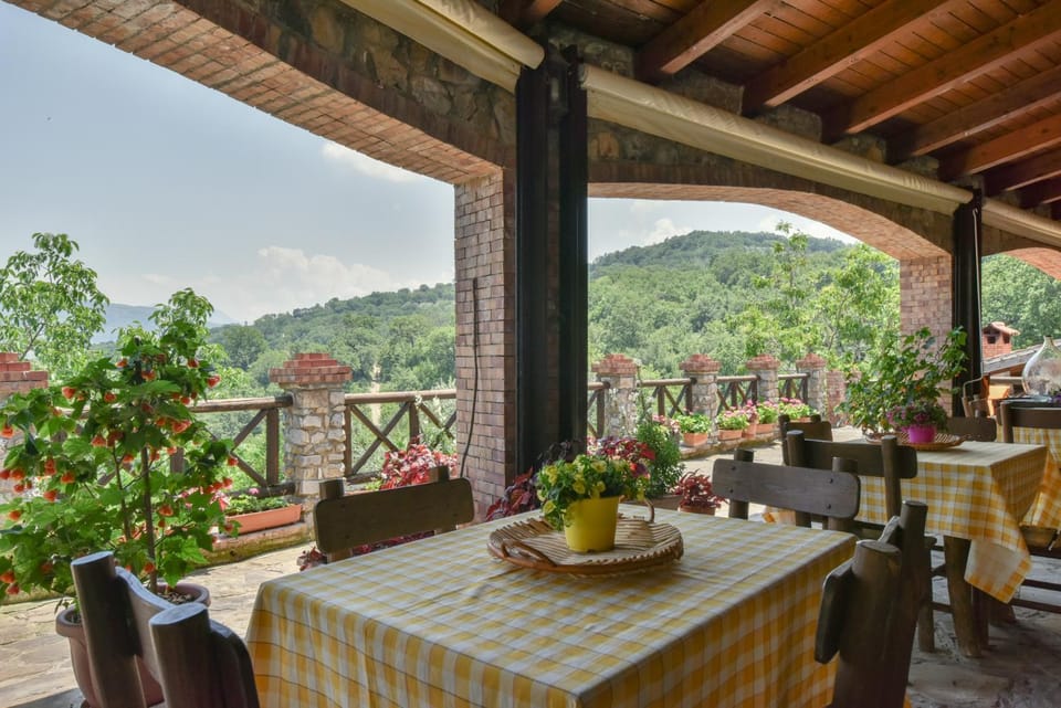 Patio, Restaurant/places to eat, Balcony/Terrace