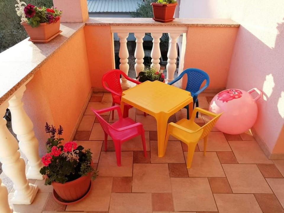 Balcony/Terrace, young children