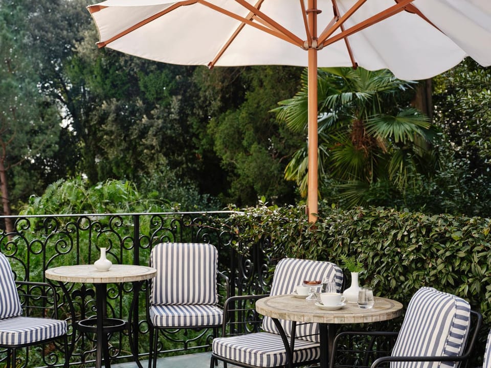 Patio, Spring, Day, Garden, Balcony/Terrace, Living room, Seating area, Evening entertainment, Garden view