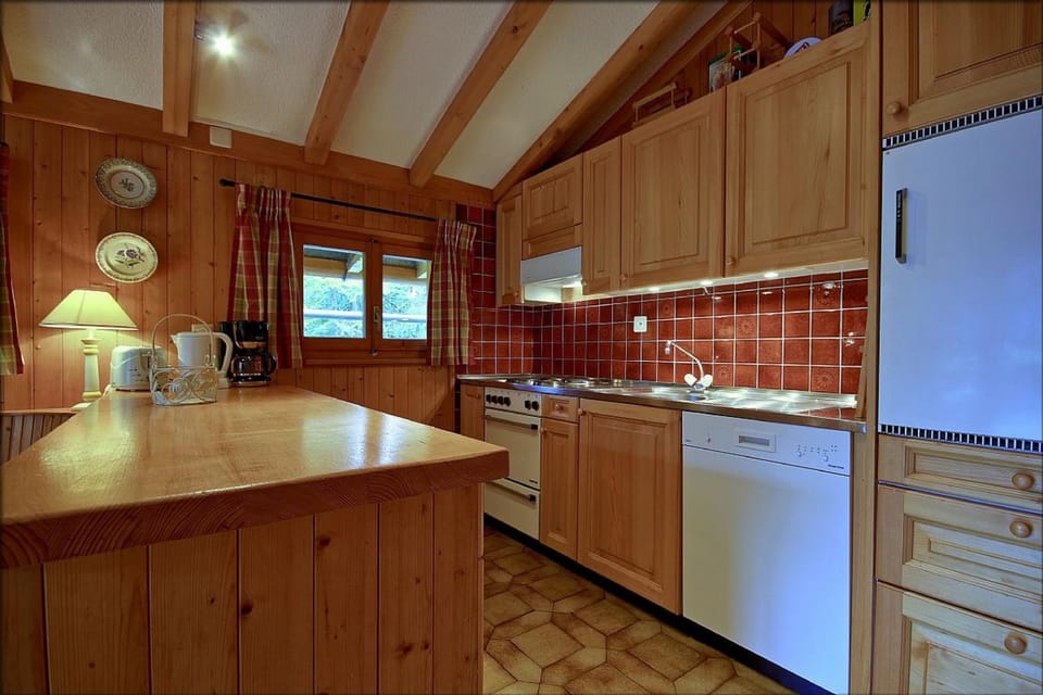 Kitchen or kitchenette, dishwasher, pet friendly, stove