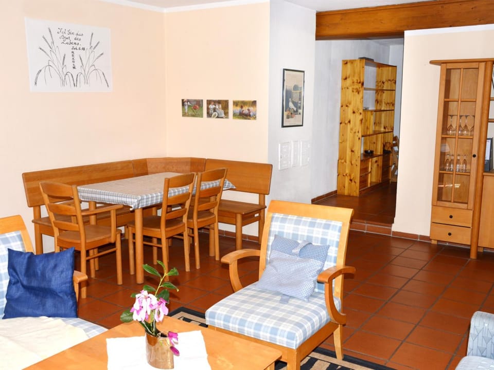 Living room, Seating area, Dining area