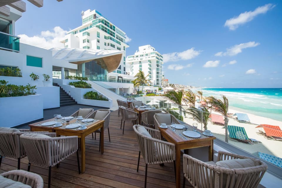 Restaurant/places to eat, Restaurant/places to eat, View (from property/room), Sea view