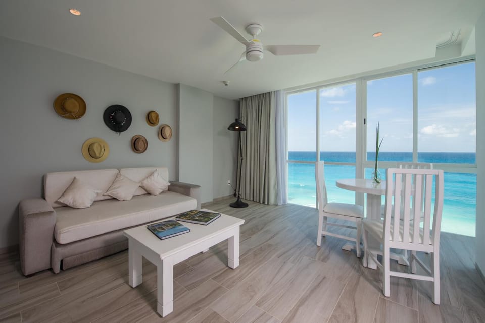 Natural landscape, Living room, Photo of the whole room, Bedroom, Sea view