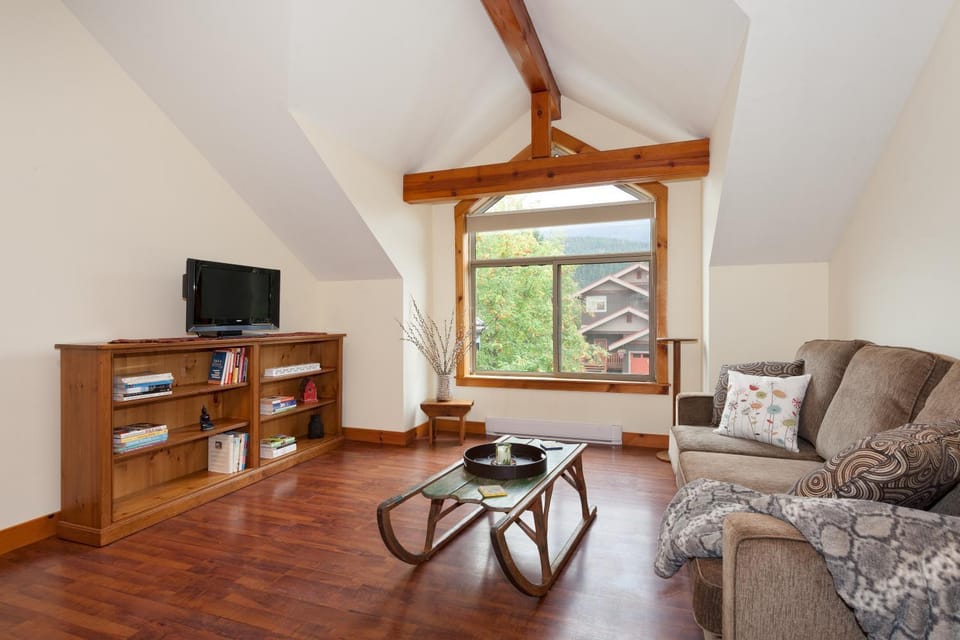 TV and multimedia, Living room, Photo of the whole room, Seating area