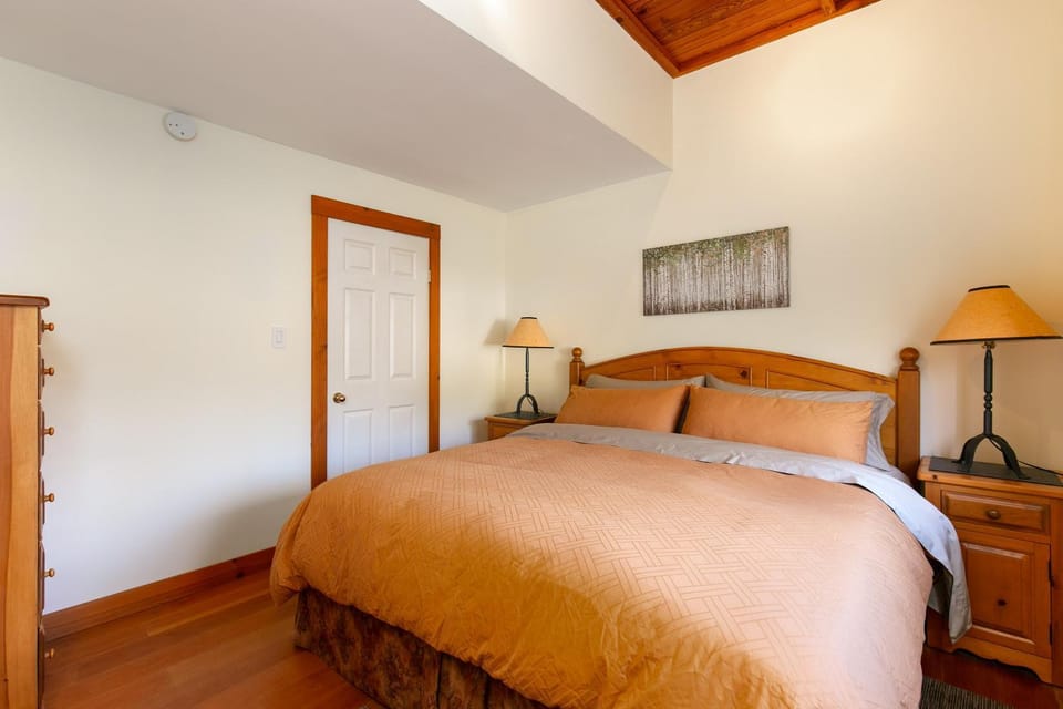 Bed, Other, Photo of the whole room, Bedroom