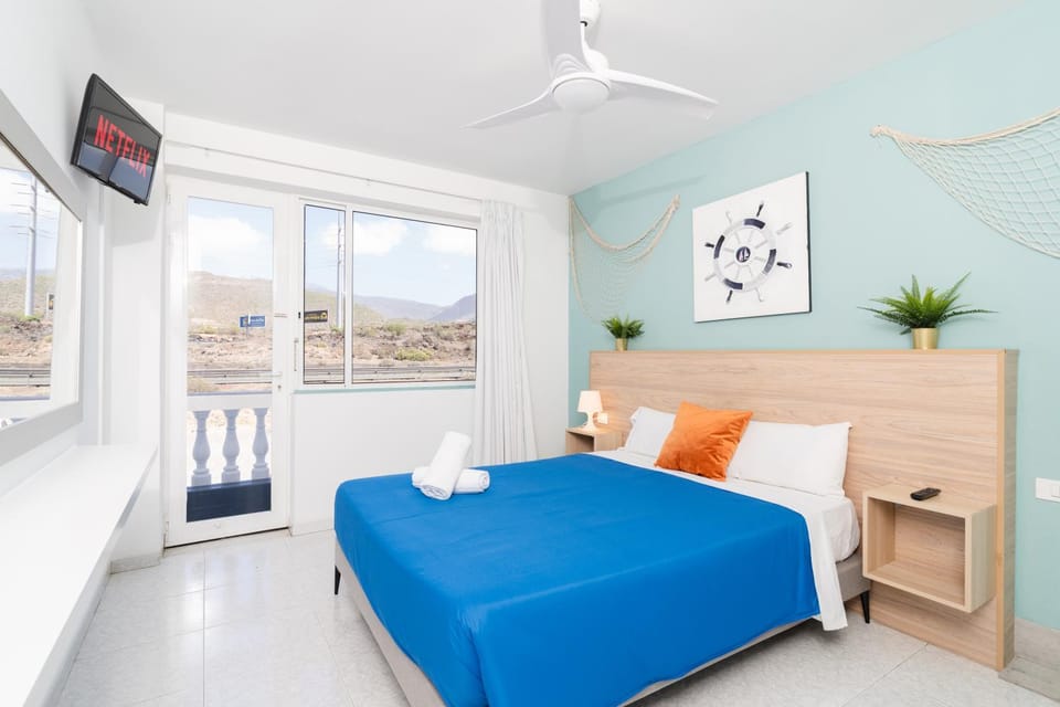 Bed, TV and multimedia, Balcony/Terrace, Photo of the whole room, Bedroom