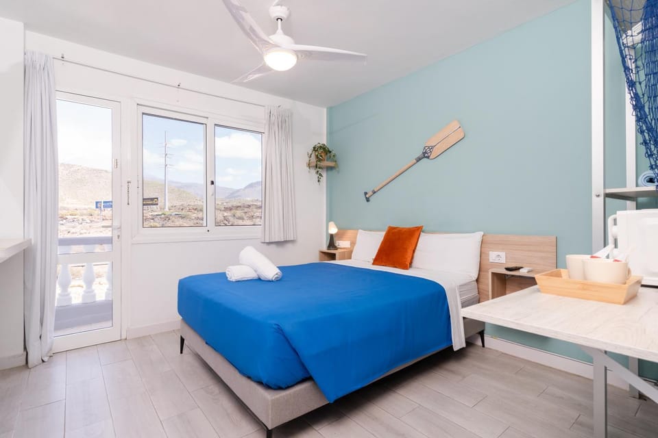 Bed, Photo of the whole room, Bedroom, Mountain view, Street view