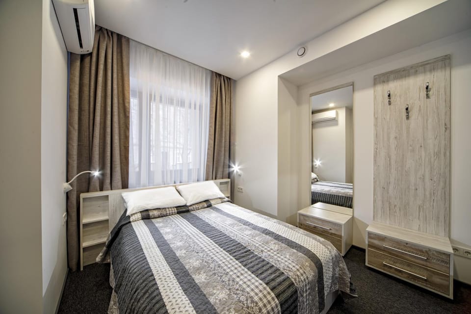 Bed, Photo of the whole room, Decorative detail