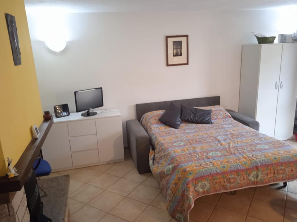 Communal lounge/ TV room, Bed