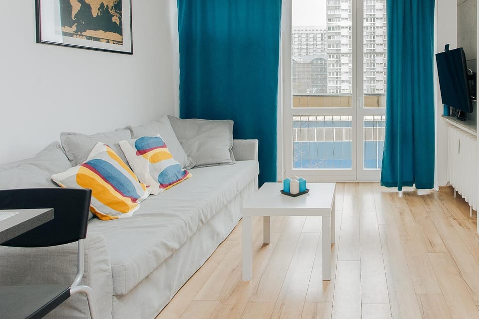 Bed, TV and multimedia, Living room, Photo of the whole room, Seating area