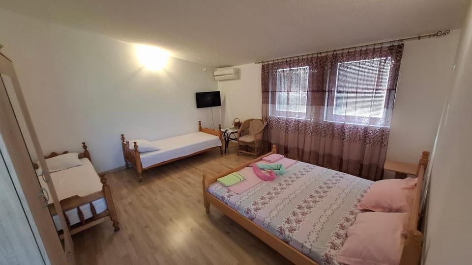 TV and multimedia, Bedroom, air conditioner