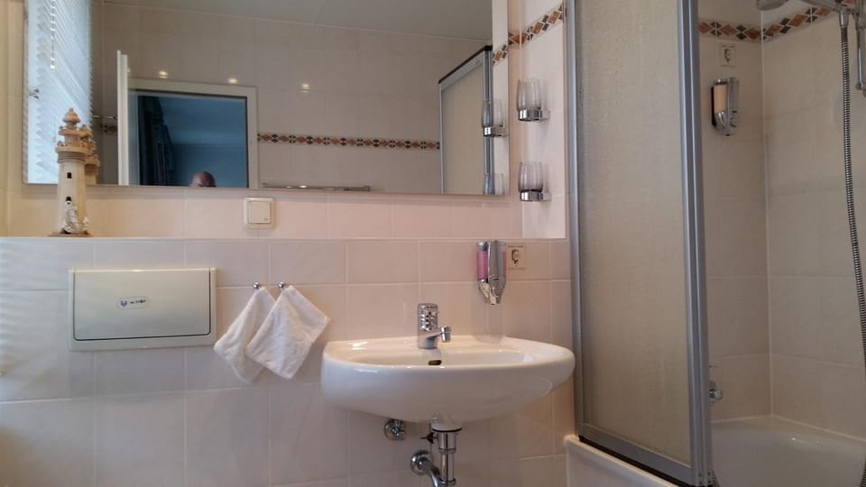 Bathroom, Photo of the whole room