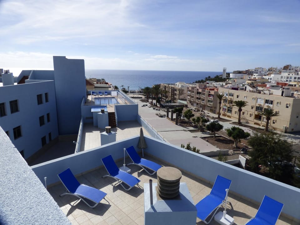 City view, Sea view, Swimming pool