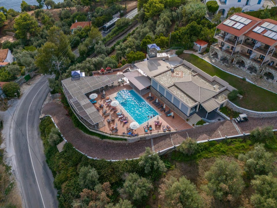 Property building, Bird's eye view, Swimming pool