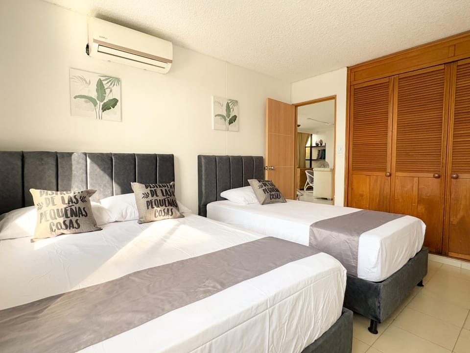 Bedroom, air conditioner