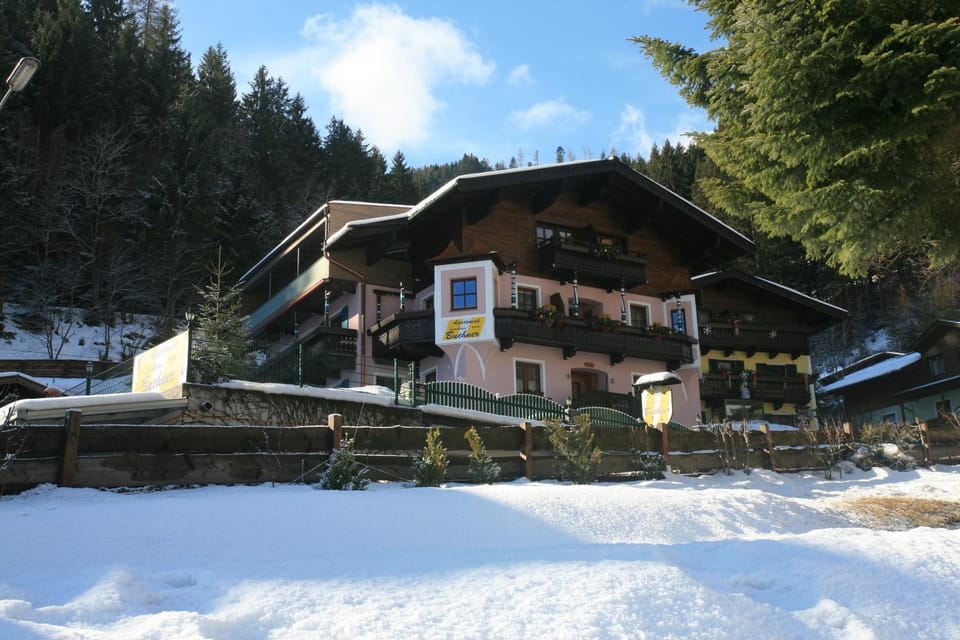 Property building, Facade/entrance, Day, Winter, On site