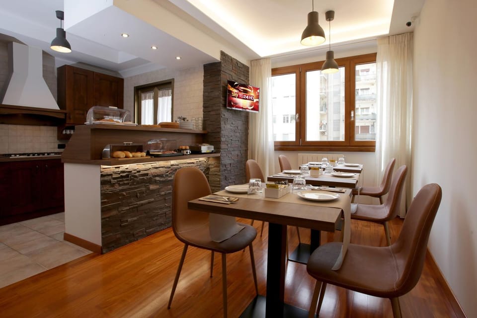Communal lounge/ TV room, Continental breakfast, Buffet breakfast, Italian breakfast, Internal: Not applicable to any particular room