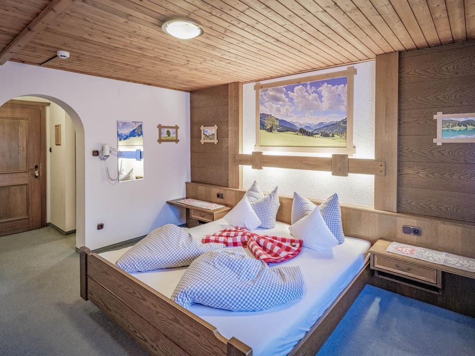 Bed, Photo of the whole room