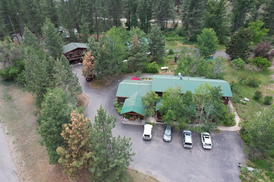 Property building, Bird's eye view, River view, Parking