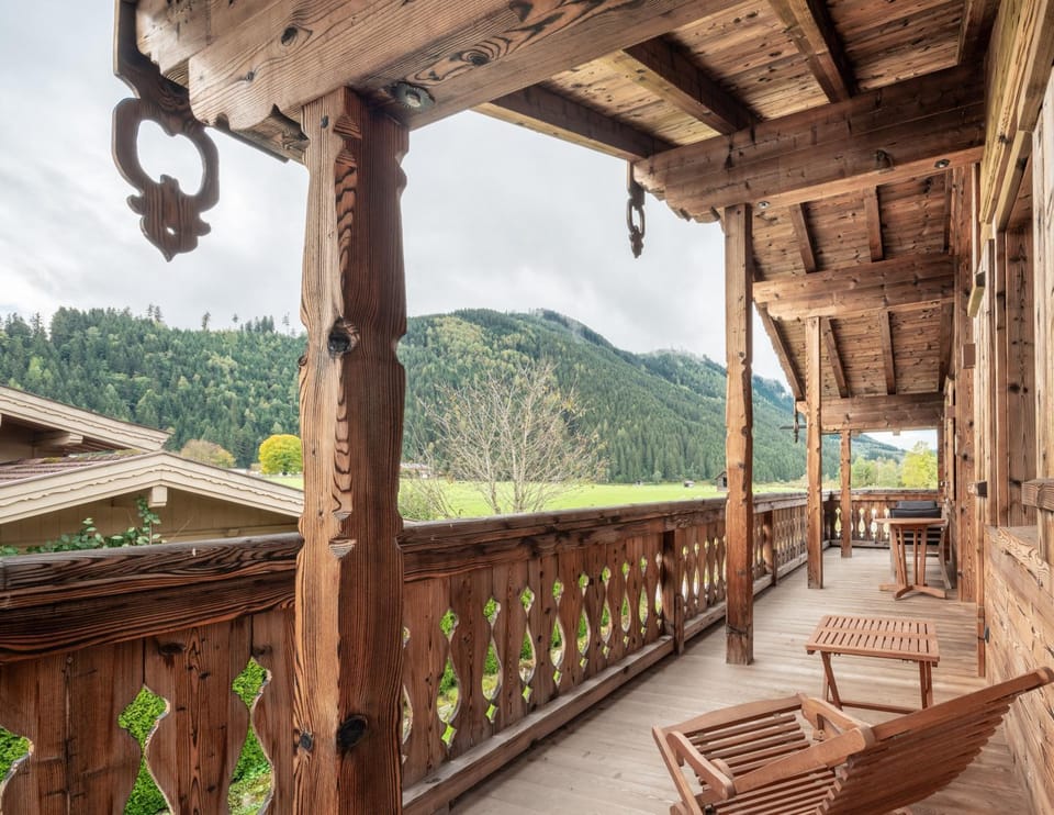 Balcony/Terrace, Mountain view
