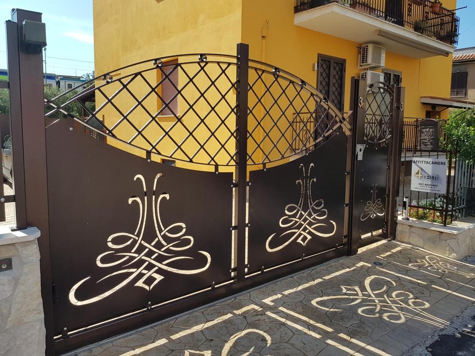 Facade/entrance, Landmark view, Street view