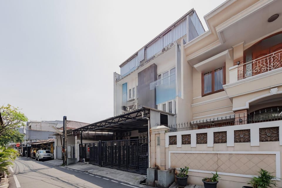 Facade/entrance