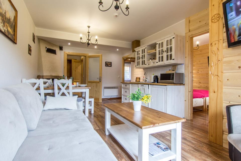 TV and multimedia, Kitchen or kitchenette, Living room, Seating area, Dining area