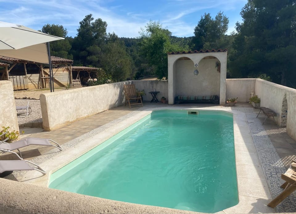 Day, Natural landscape, Pool view, Swimming pool, sunbed