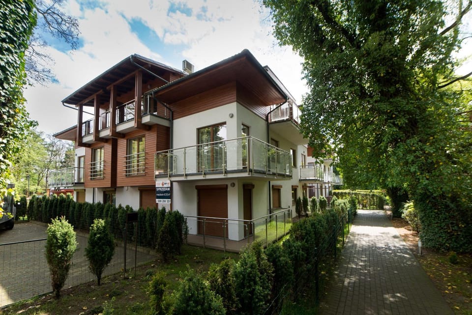 Property building, Facade/entrance, Garden