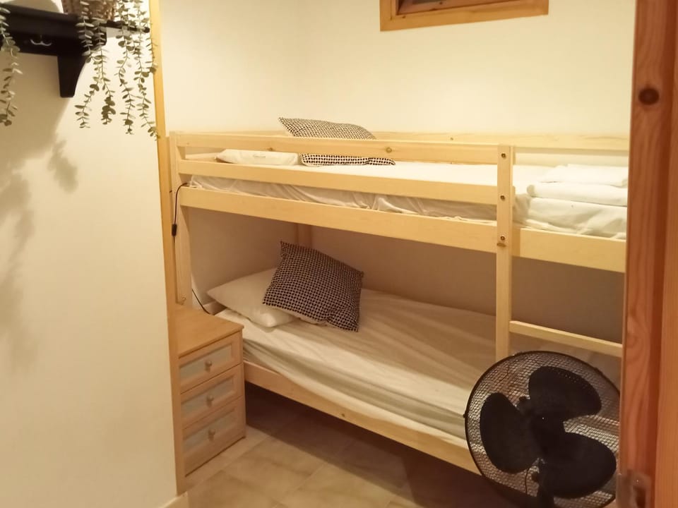 Bed, Bedroom, bunk bed