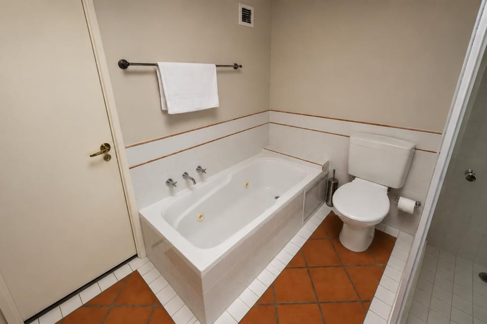 Toilet, Bathroom, Bath, towels