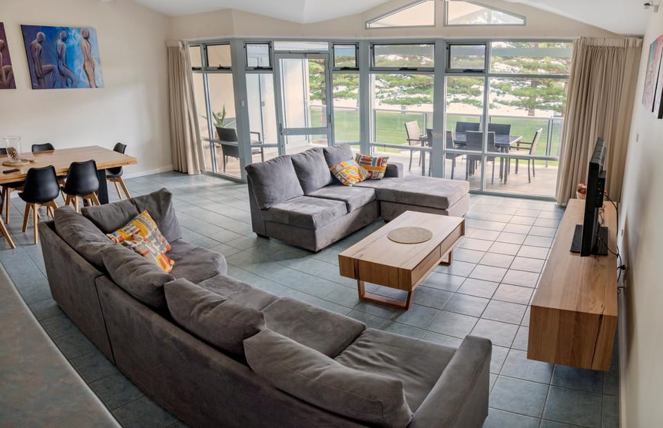Balcony/Terrace, Living room, Beach
