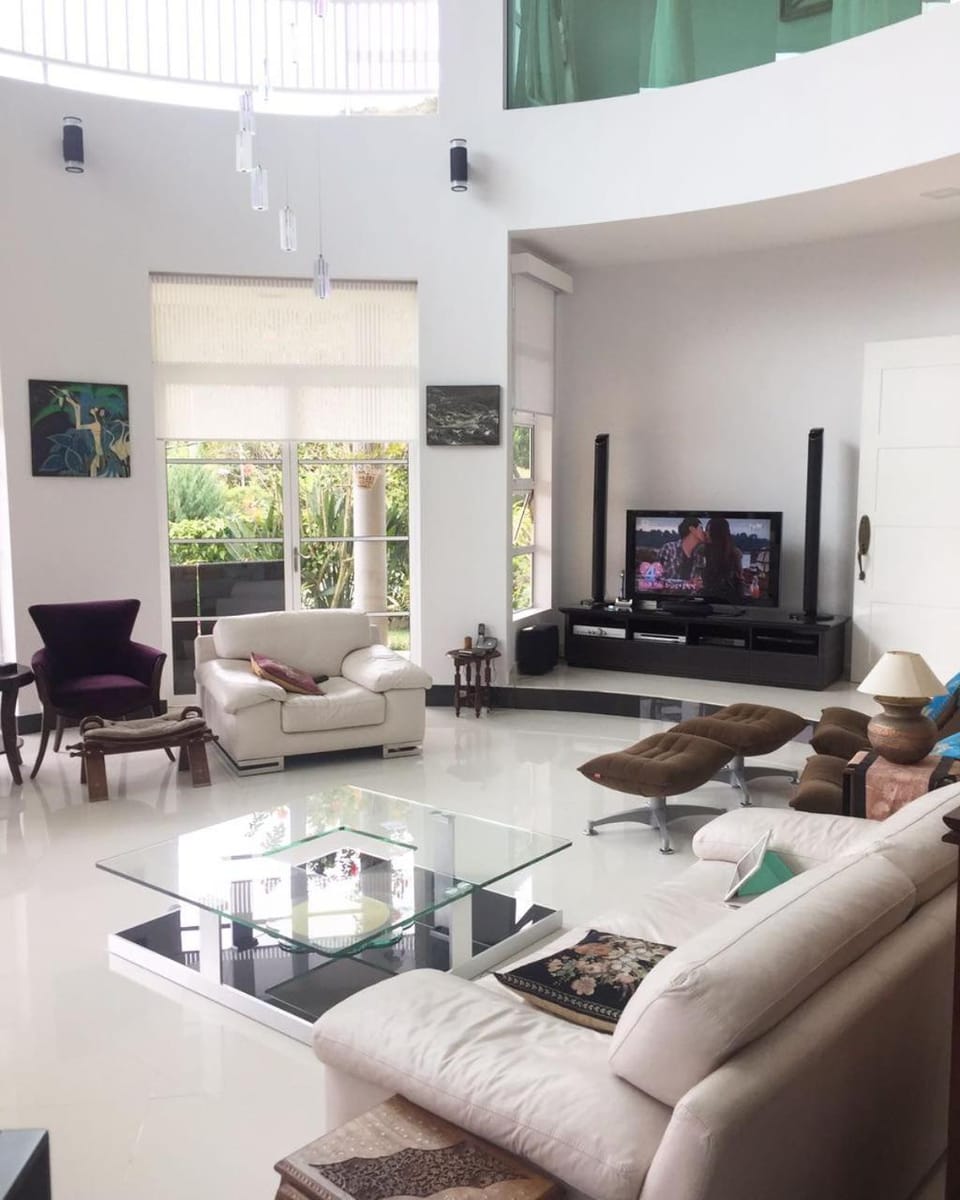 Communal lounge/ TV room, TV and multimedia, Living room, Seating area