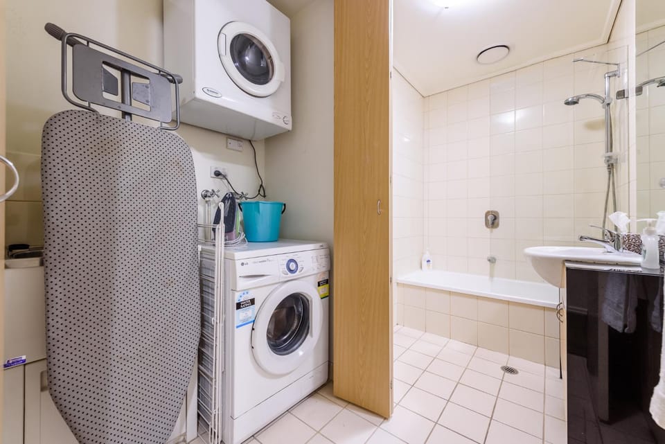 Shower, Bathroom, Bath, washing machine, dryer