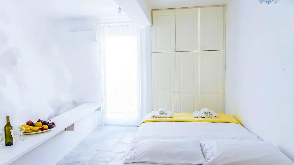 Myrovi Sunset Villa - Sea View & Pool in Kanalia Villa in Mykonos, Mikonos 846 00, Greece