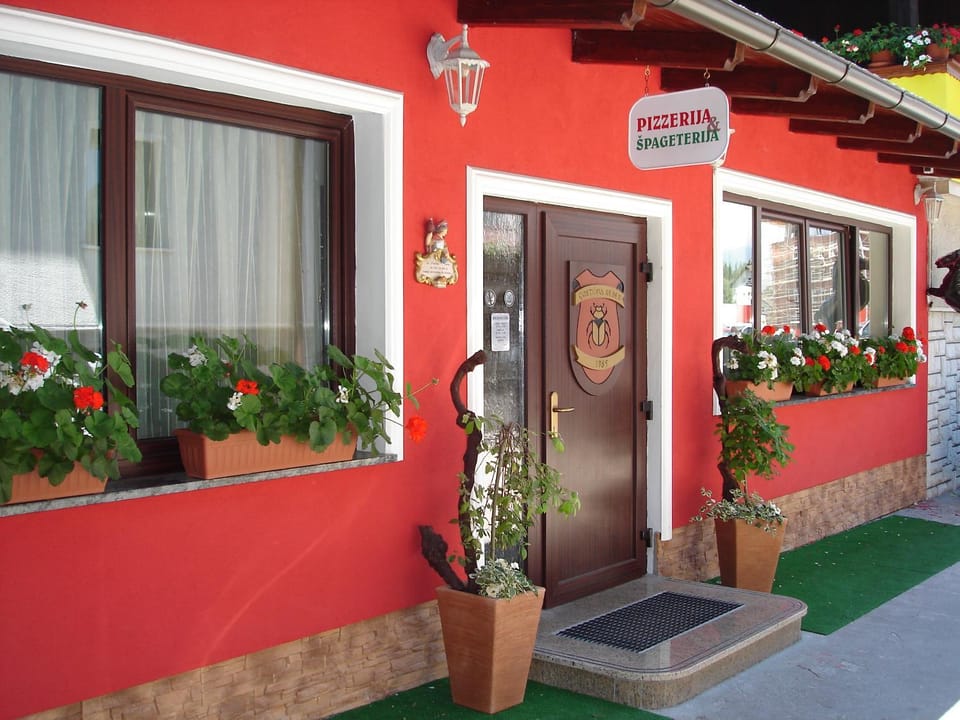 Facade/entrance